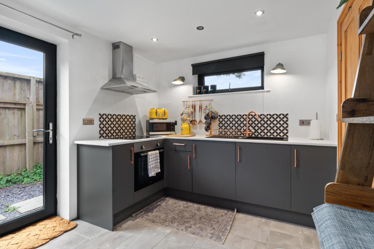 Immaculate 1-Bed Studio In Haverfordwest Exterior photo